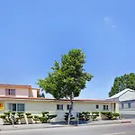 Super 8 By Wyndham Berkeley