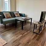 Amazing, Sunny, And Spacious! Steps To Campus!