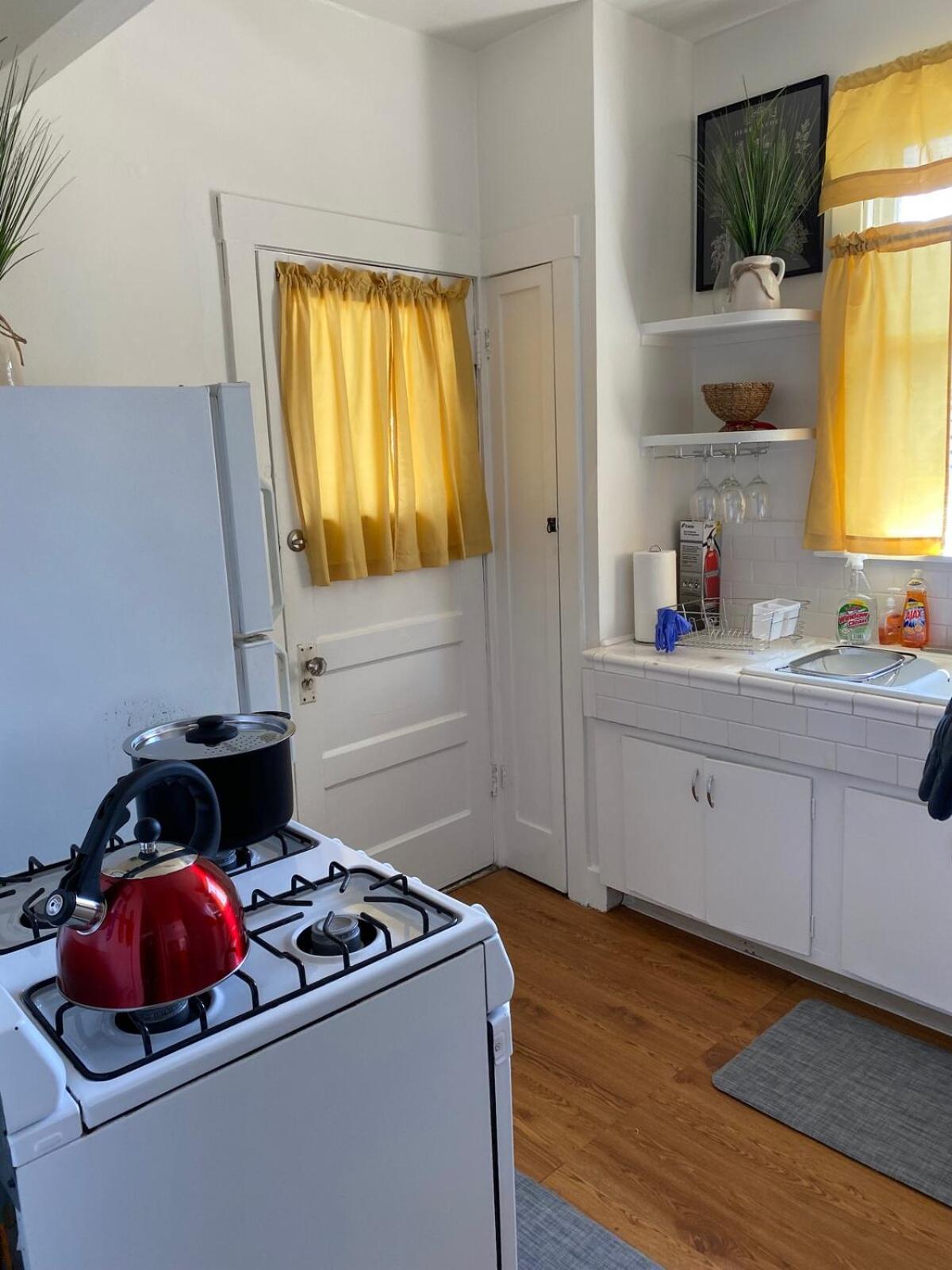 3 - 1 Bedroom Apartment, With Laundry Apartment