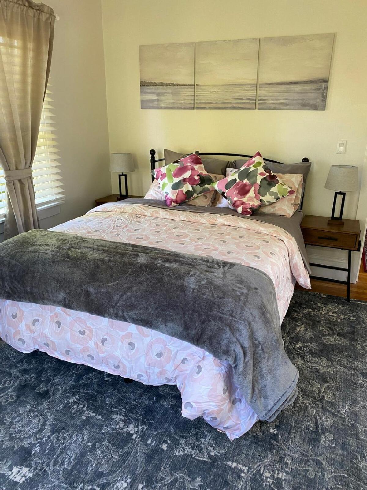 3 - 1 Bedroom Apartment, With Laundry Apartment