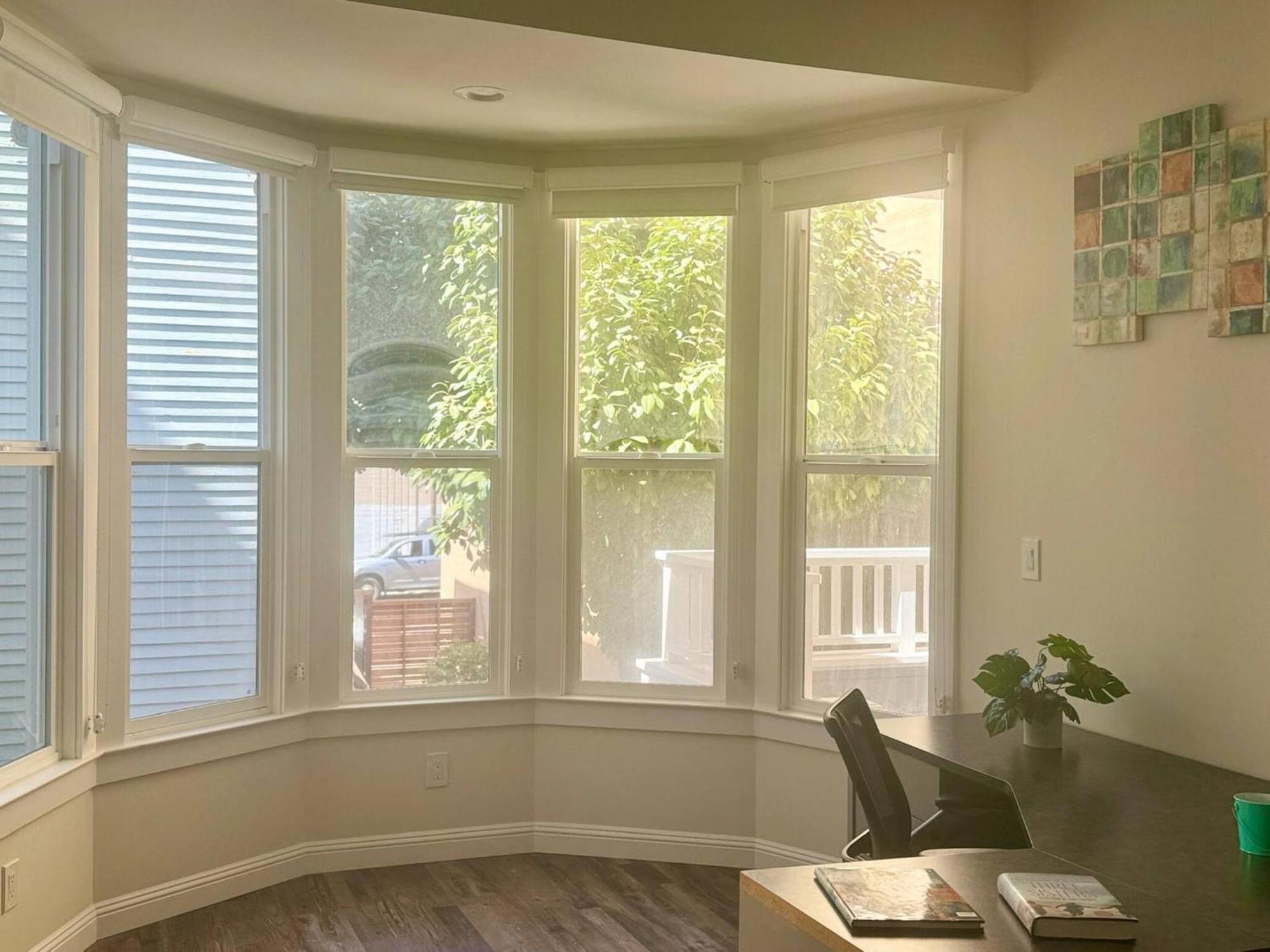 Amazing, Sunny, And Spacious! Steps To Campus!
