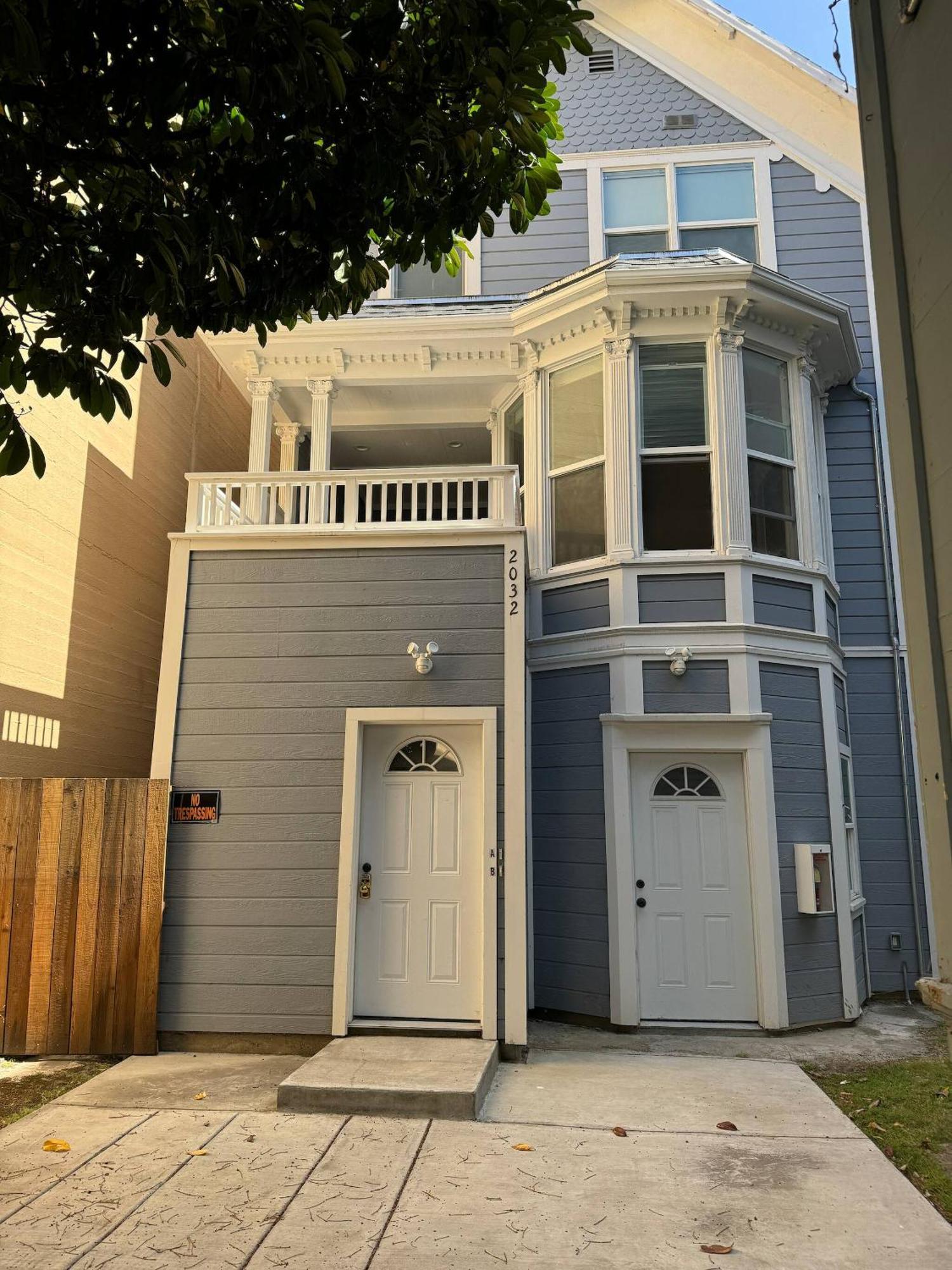 Apartment Amazing, Sunny, And Spacious! Steps To Campus! *