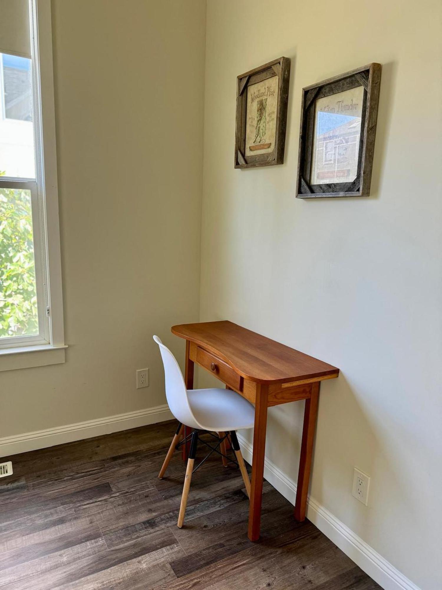 Amazing, Sunny, And Spacious! Steps To Campus! *