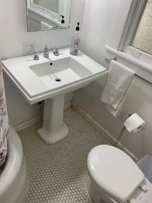 Cozy & Affordable Private In Downtown Near Uc * Berkeley