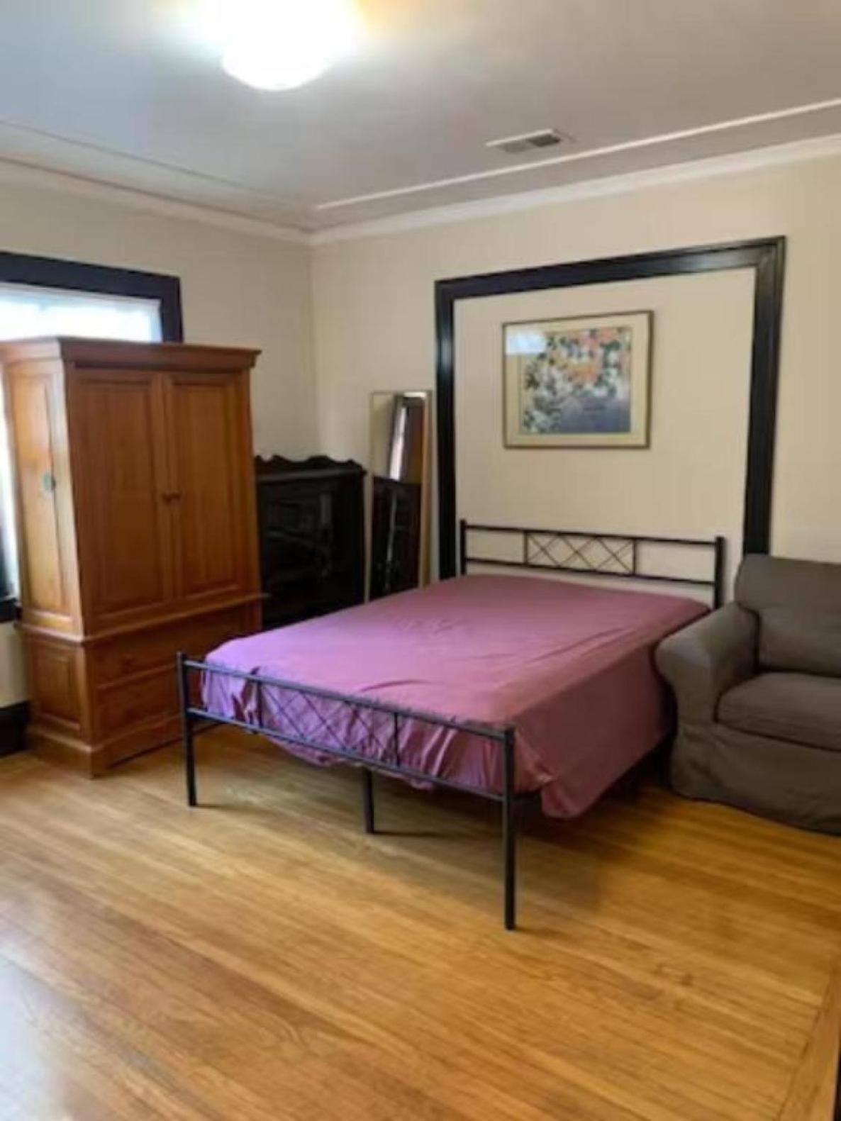 Nhà khách Cozy & Affordable Private In Downtown Near Uc