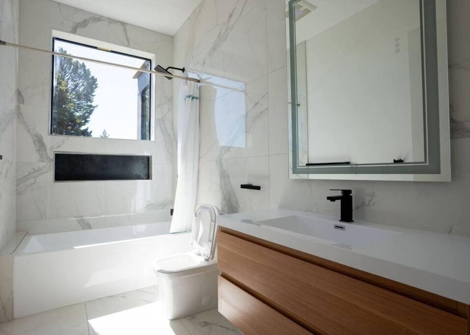 Hills Retreat 6 Br/ 6 Ba Berkeley