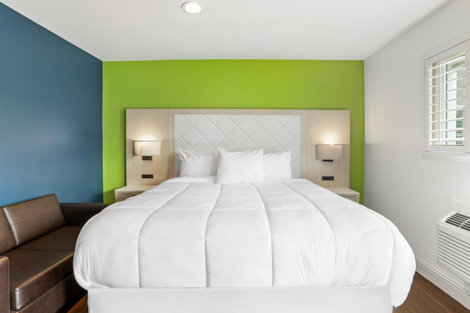 Signature Hotel